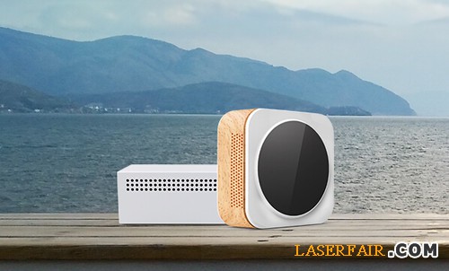 近來(lái)，360也推出了自己的空氣檢測(cè)設(shè)備，通過(guò)激光的方式檢測(cè)PM2.5顆粒。據(jù)悉極光可分辨比PM2.5小8倍的微小粒子，幫你看見(jiàn)霧霾，而普通凈化器所用的紅外光傳感器只能分辨比PM2.5大4倍以上的沙塵（PM10）。而這款設(shè)備采用激光器、300納米精度，獨(dú)有顆粒技術(shù)算法和標(biāo)定工藝，將萬(wàn)元工業(yè)檢測(cè)設(shè)備的原理專(zhuān)為民用。