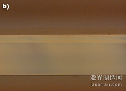 微分干涉相差顯微鏡下的0.77mm厚康寧 CT24玻璃的橫截面。使用CO2碳激光器 （約10&mu;m）（a）切割的部件顯示了剩余應(yīng) 力，而使用CO激光器（約5&mu;m）（b）切割 的部件則無(wú)缺陷。