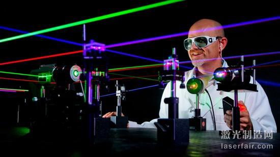 小科普：多少激光指示器才能變成激光槍？