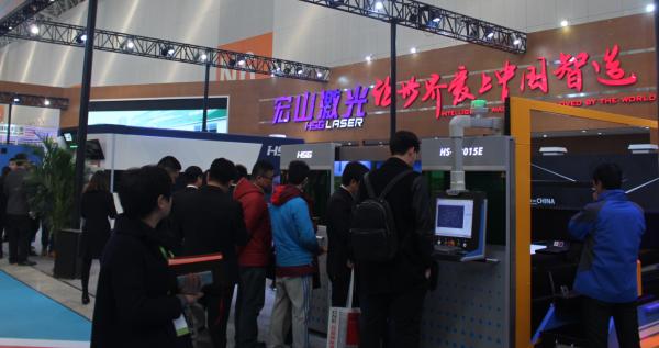 宏山激光:激光設(shè)備+機(jī)械手 打造國際智能生產(chǎn)線 宏山激光:激光設(shè)備+機(jī)械手 打造國際智能生產(chǎn)線