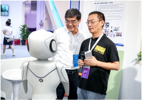 荷福智能機器人&ldquo;小福星&rdquo;：配備3D激光雷達導航