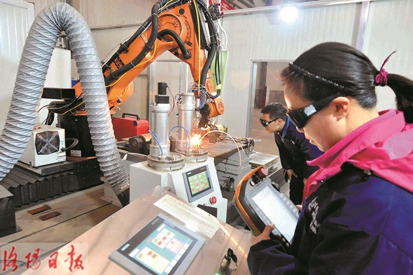 清華高端裝備研究院洛陽(yáng)基地:神奇激光為工業(yè)零部件“強(qiáng)筋骨” 清華高端裝備研究院洛陽(yáng)基地:神奇激光為工業(yè)零部件“強(qiáng)筋骨”