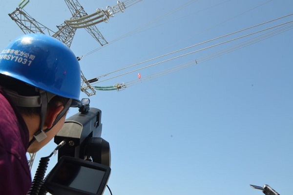 風(fēng)箏掛電線上了怎么辦 &ldquo;激光炮&rdquo;一分鐘搞定