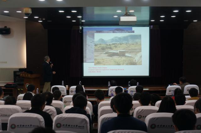 美國著名材料學家講授：用高能脈沖激光研究材料極端動態(tài)行為