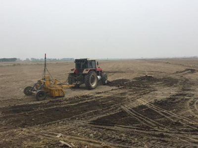 天津激光平地機(jī)為耕地&ldquo;美容&rdquo;