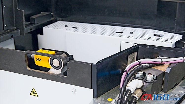 點擊打開原圖 https://www.pilz.com/imagecache/mam/pilz/images/im<em></em>port/01_Products_and_Solutions/H_references/fittosize__752_0_83e98df862748a73d1e33a3e376c6d4a_f_press_machine_psen_kenext_homag_055_3c_2017_11_1000<em></em>x562-desktop-1517997262.jpg