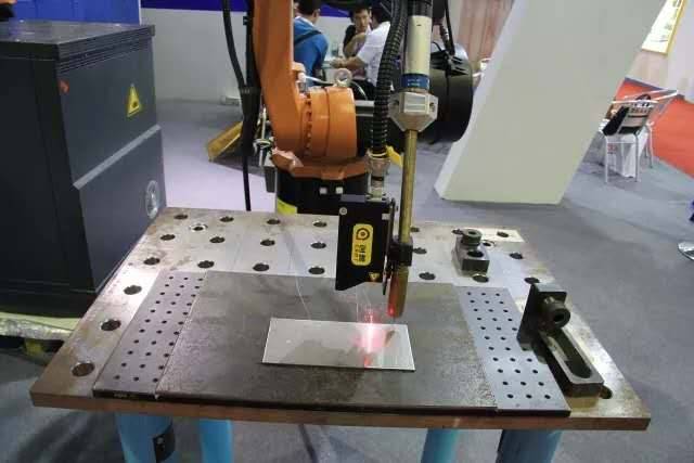 創(chuàng)想智控:我們?nèi)绾螛?gòu)建激光位移傳感器技術(shù)體系