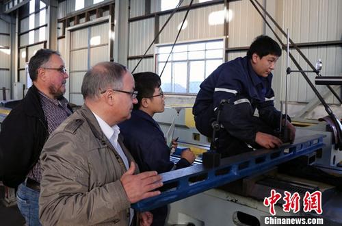 資料圖：大裝備制造業(yè)工廠。<a target='_blank' data-cke-saved- ><p align=