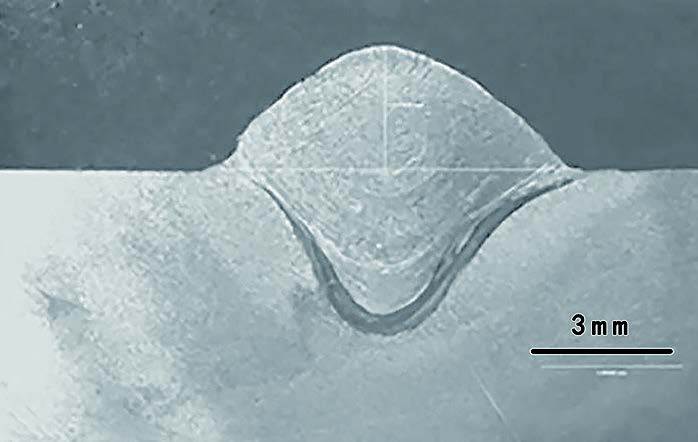 焊縫下方的深色區(qū)域顯示出良好的 MIG 焊縫的深度熔深和完全熔合。
