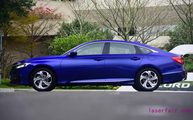 中型車銷量冠軍雅閣為什么賣得那么好？配置豐富是重點！