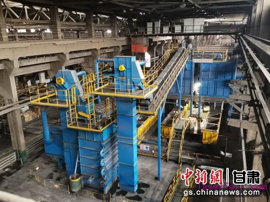 圖為酒鋼集團(tuán)西部重工公司消失模生產(chǎn)線。 白海濤 攝