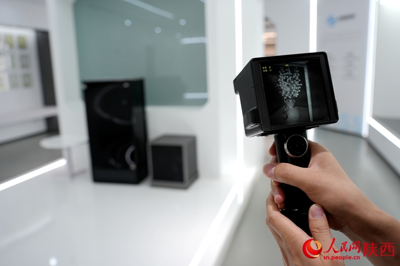 手持式穿透成像儀成像效果。人民網(wǎng)記者 孫挺攝