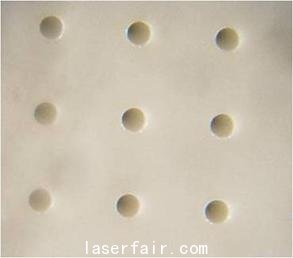 利用ps-Laser 1064 nm， 50 W進(jìn)行陶瓷鉆孔