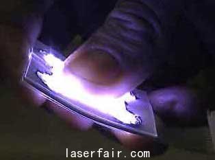 圖說：透過鋁質(zhì)基板薄板化后，達(dá)可撓曲特性，并也能具有高熱傳導(dǎo)特性。