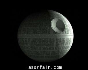 電影《星球大戰(zhàn)》里的死亡恒星，它能夠發(fā)射強大的激光摧毀星球。